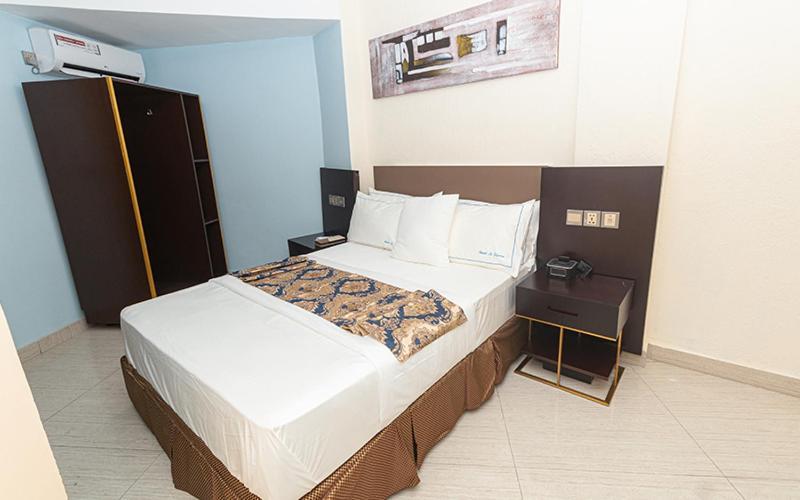 Hotel Le Figaro ดูอาลา ภายนอก รูปภาพ