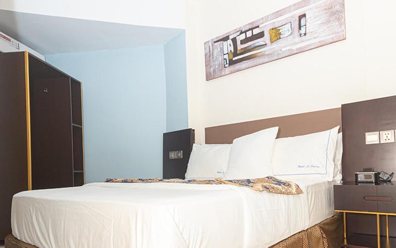 Hotel Le Figaro ดูอาลา ภายนอก รูปภาพ