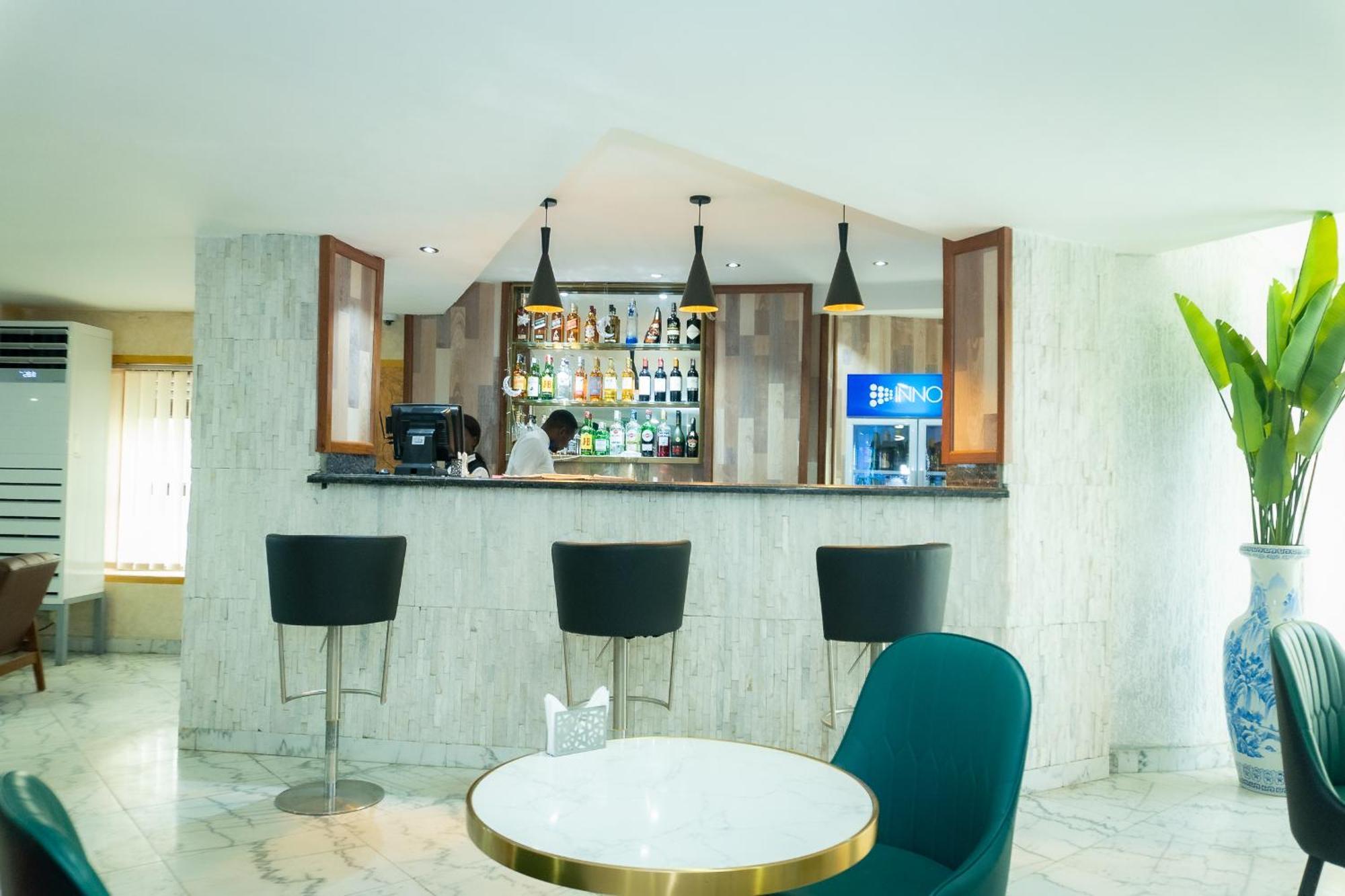 Hotel Le Figaro ดูอาลา ภายนอก รูปภาพ