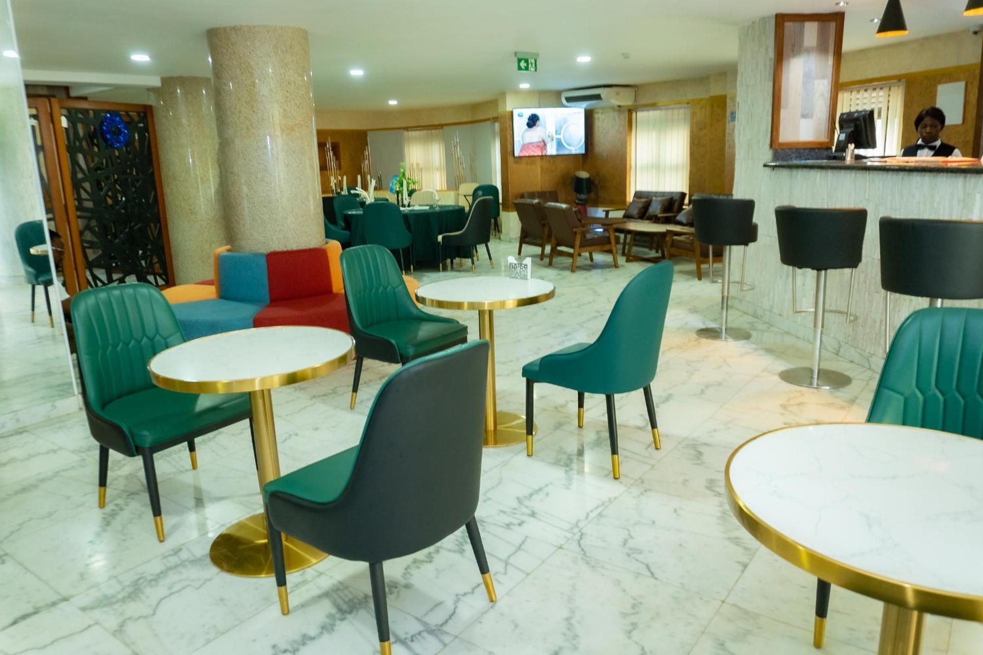 Hotel Le Figaro ดูอาลา ภายนอก รูปภาพ