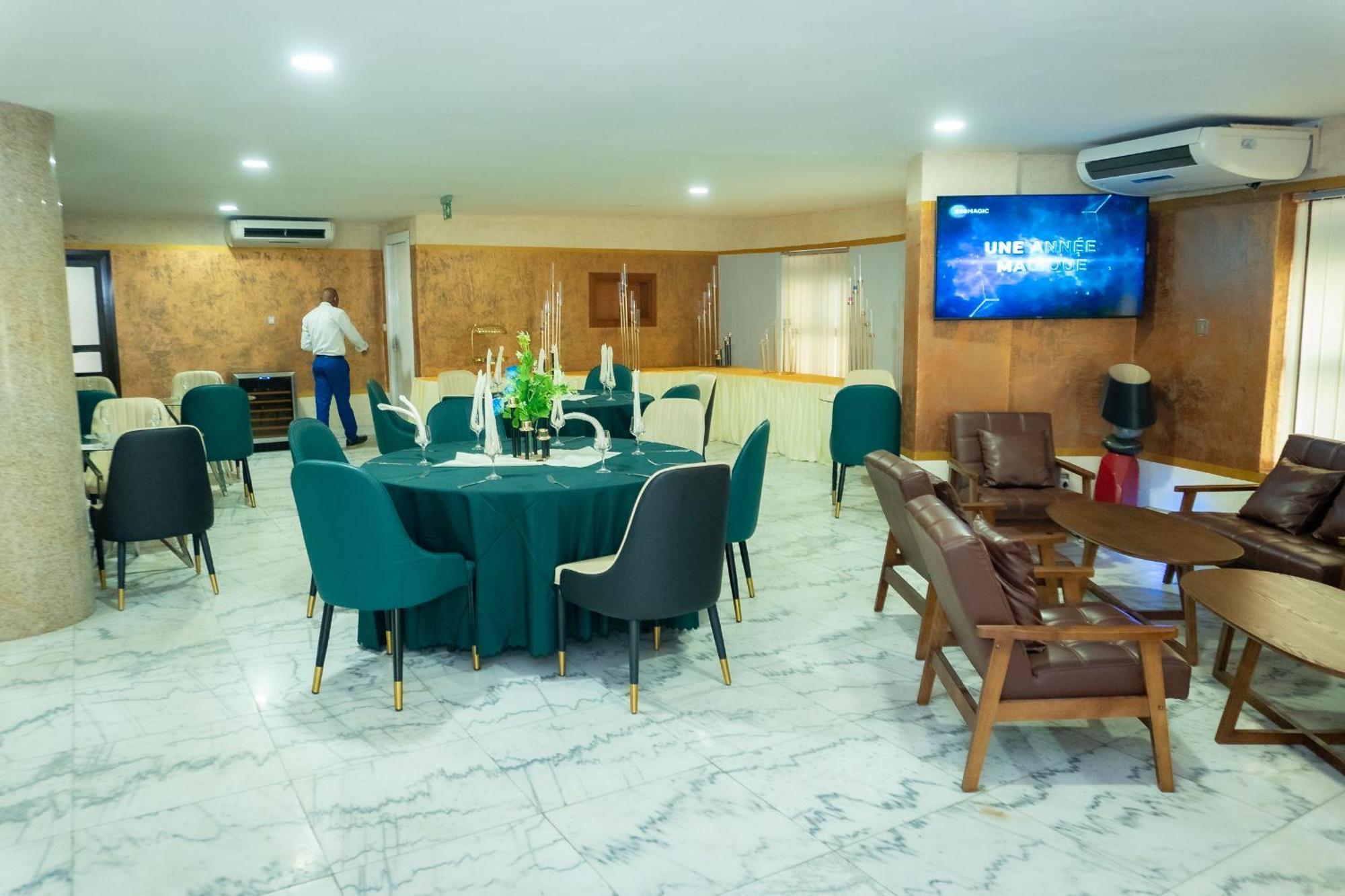 Hotel Le Figaro ดูอาลา ภายนอก รูปภาพ