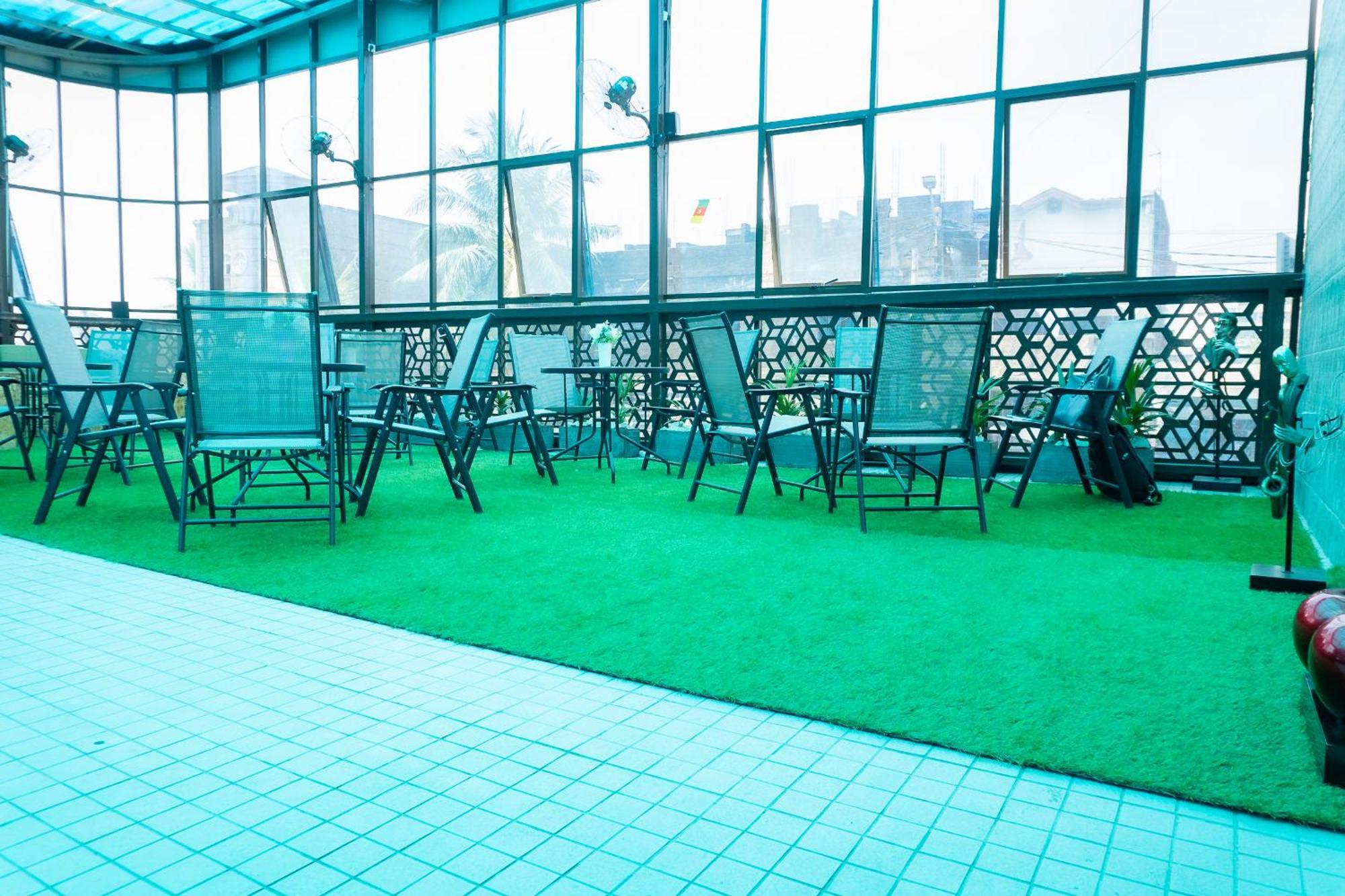 Hotel Le Figaro ดูอาลา ภายนอก รูปภาพ